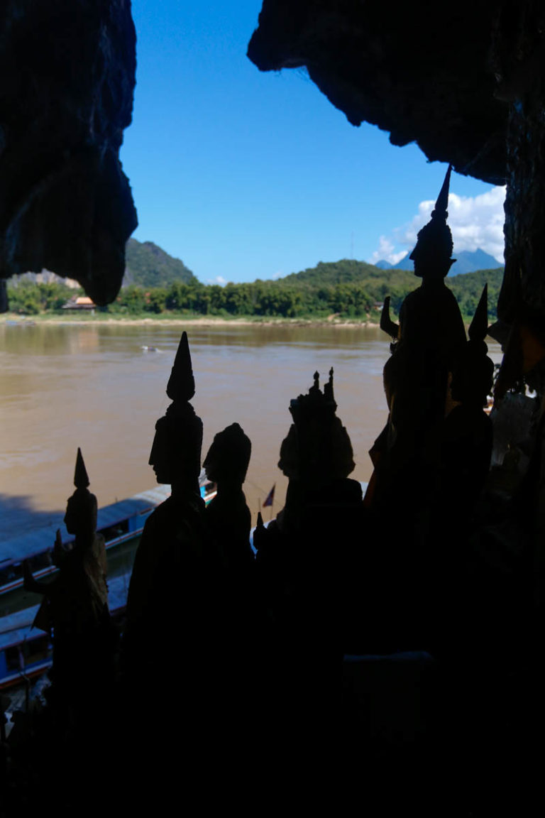 jaskinia Pak Ou nad rzeką Mekong w Laosie