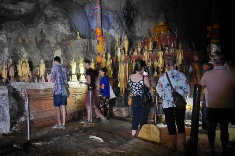 jaskinia Pak Ou w Laosie