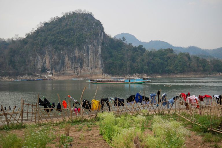 jaskinia Pak Ou nad rzeką Mekong w Laosie