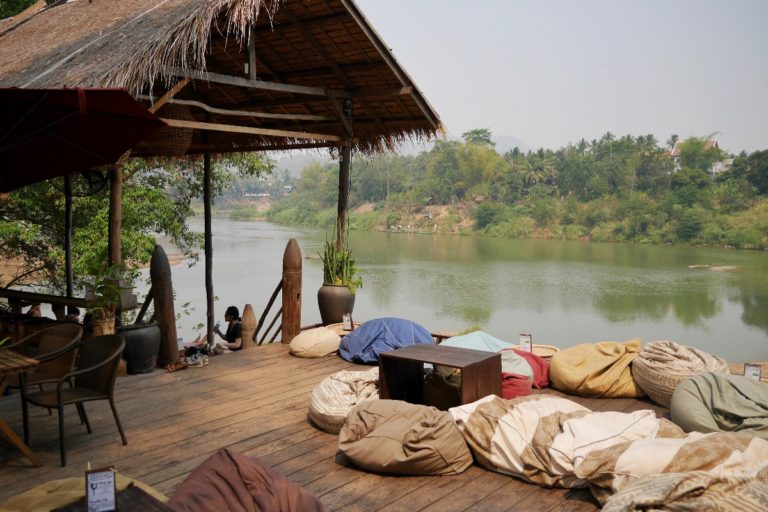 rzeka Nam Khan w Luang Prabang w Laosie