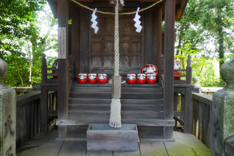 świątynia Achi i daruma w Kurashiki