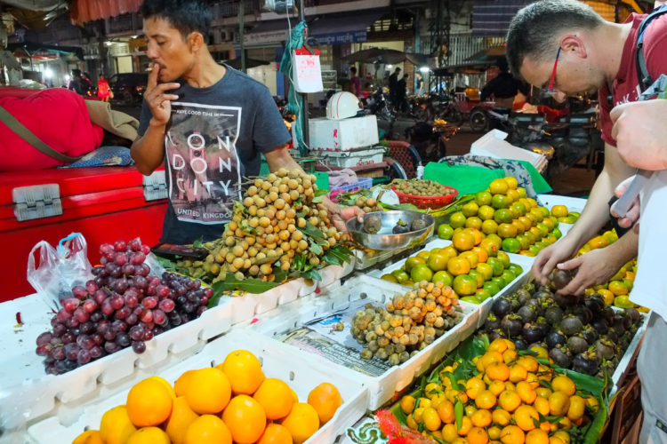 Targ Nocny w Phnom Penh w Kambodży