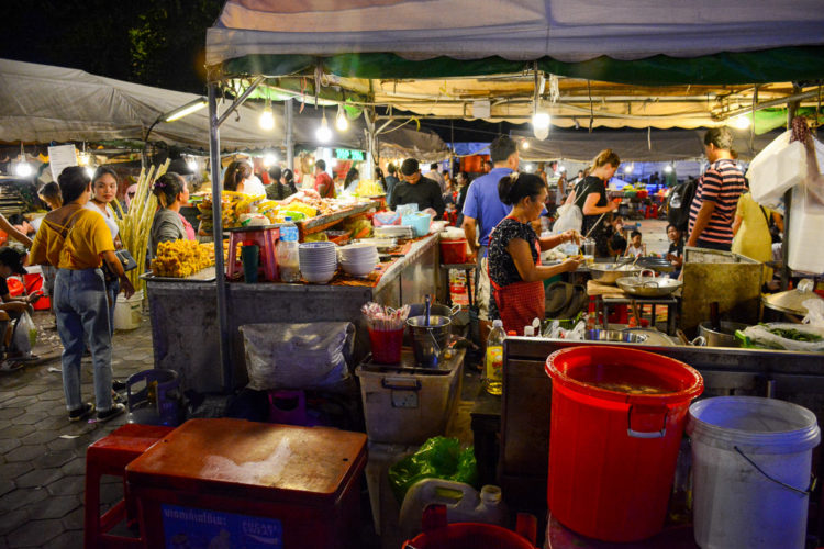 Targ Nocny w Phnom Penh w Kambodży