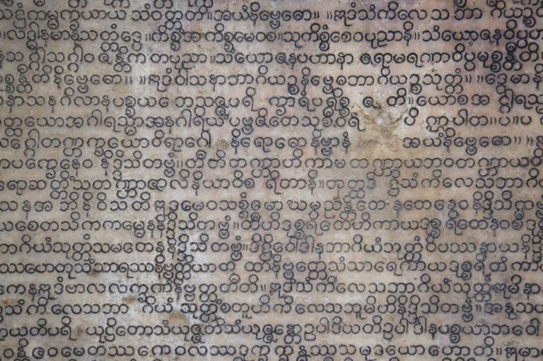 Tekst Tipitaka w języku palijskim