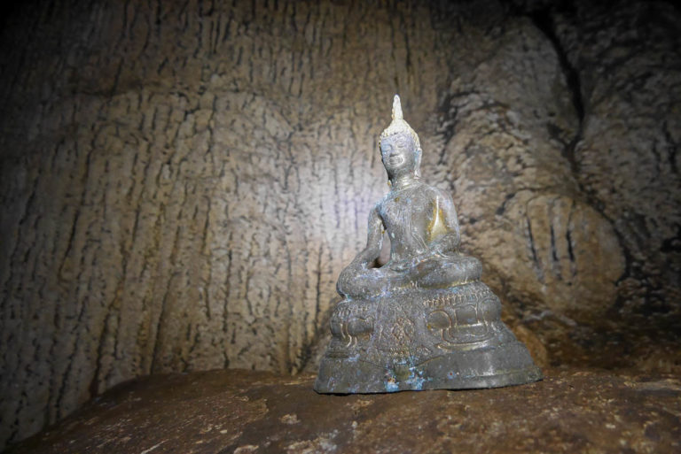 Budda w jaskini Loup