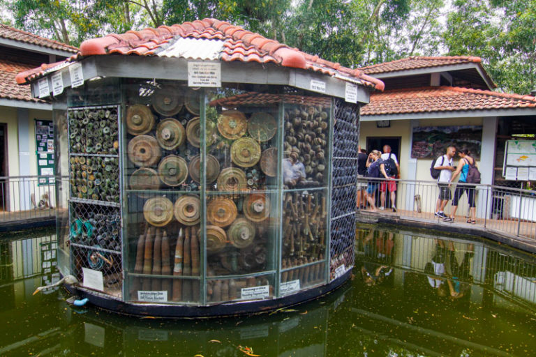 Amunicja i miny w Muzeum Min Lądowych niedaleko Siem Reap