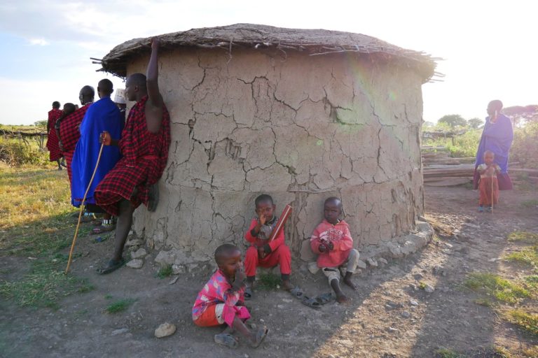 Typowy masajski dom wybudowany przez kobietę