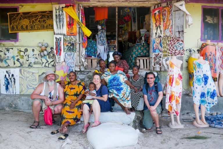 Sklep Mama Africa na plaży. Zanzibar