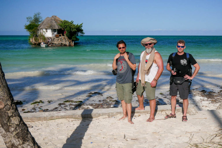 Jak celebryci... w tle jeden z najbardziej rozpoznawalnych obiektów na Zanzibarze