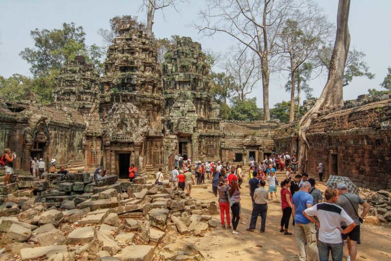 Ta Prohm nie może narzekać na brak turystów