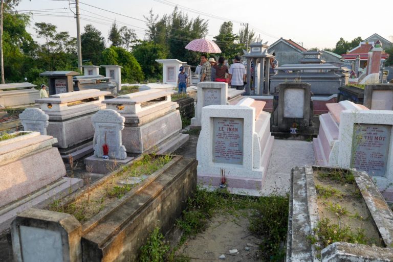 Cmentarz w środkowym Wietnamie