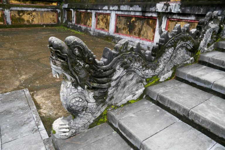 Balustrady w kształcie smoków